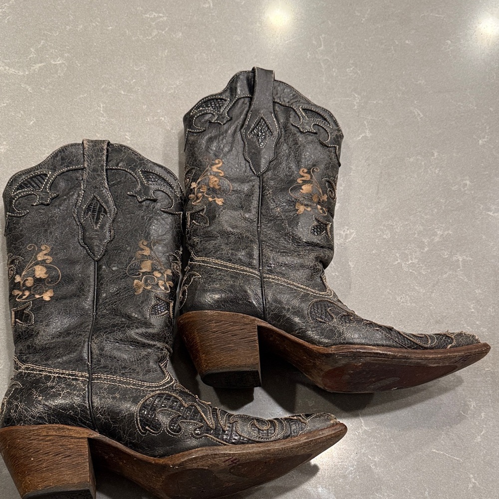 Corral Vintage Black Leather Boots - Picture 13 of 13